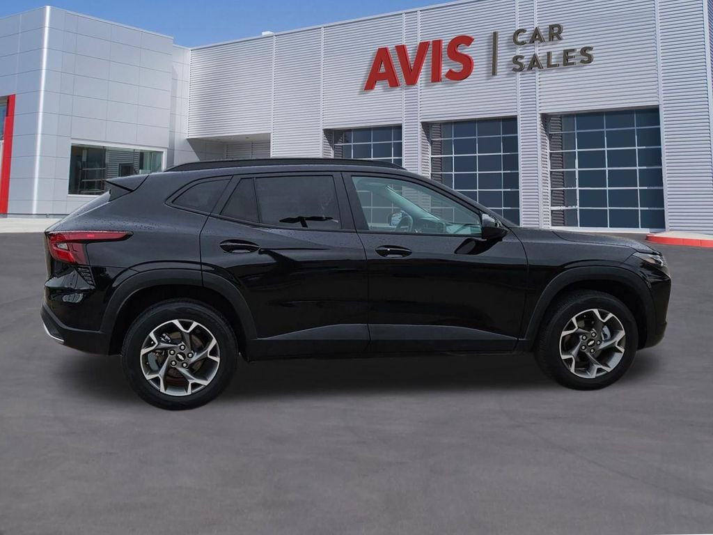 Thumbnail: 2025 Chevrolet Trax - 7