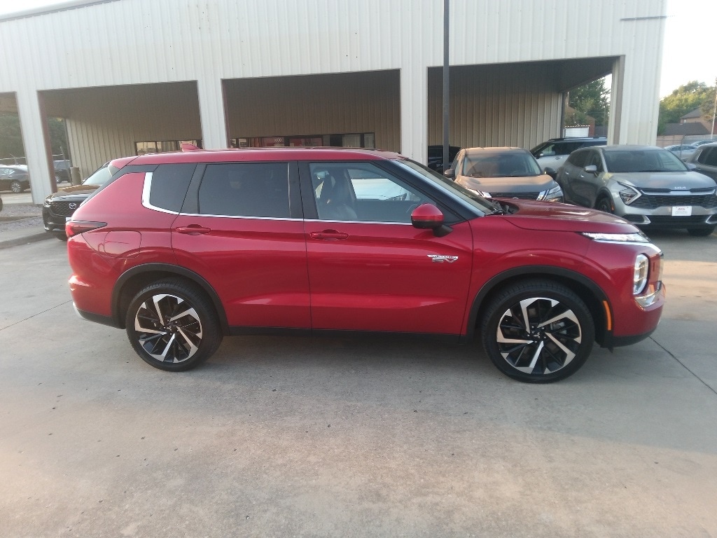 Thumbnail: 2023 Mitsubishi Outlander - 7