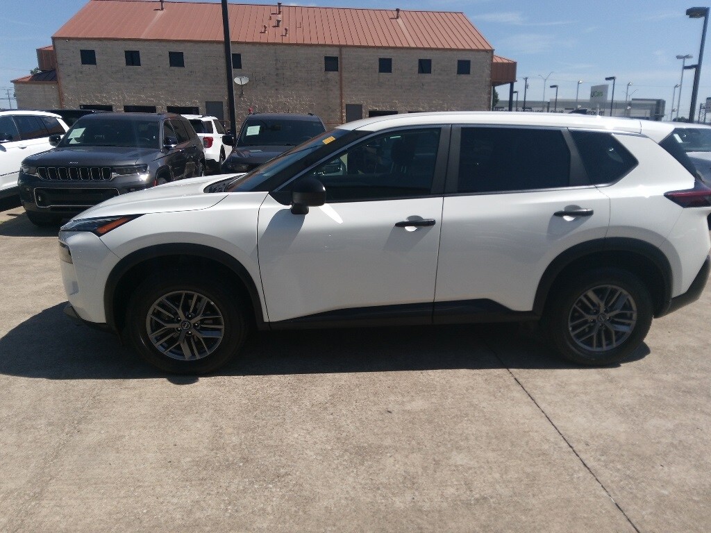 Thumbnail: 2023 Nissan Rogue - 3