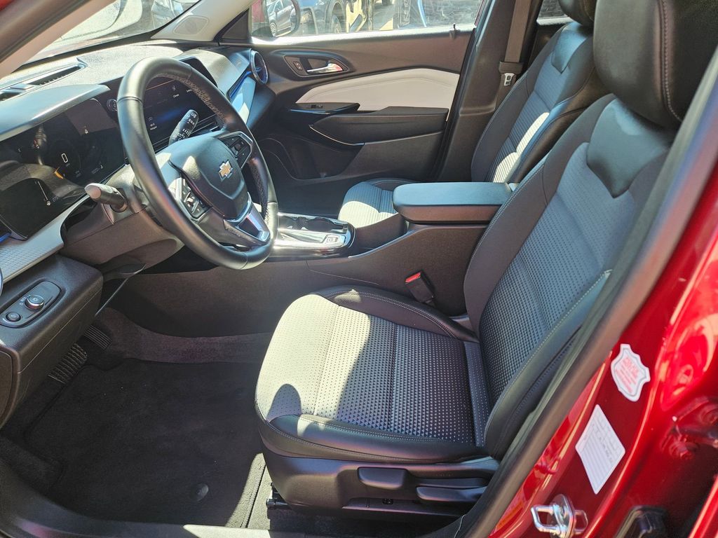 Thumbnail: 2025 Chevrolet Trax - 11