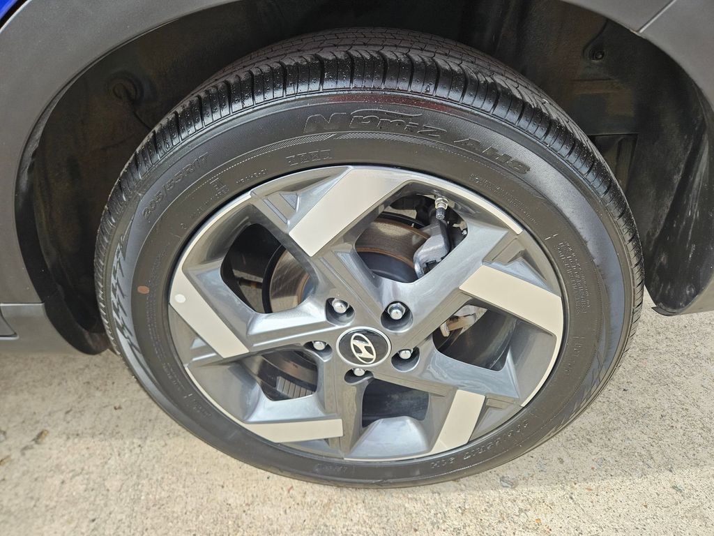 Thumbnail: 2025 Hyundai Venue - 25