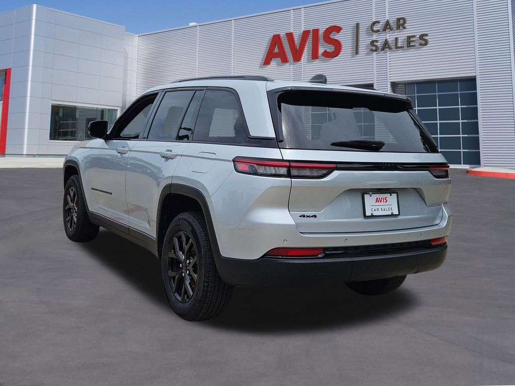 Thumbnail: 2025 Jeep Grand Cherokee - 3
