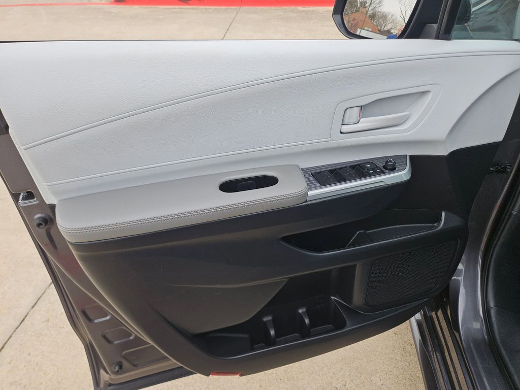 Thumbnail: 2025 Toyota Sienna - 14