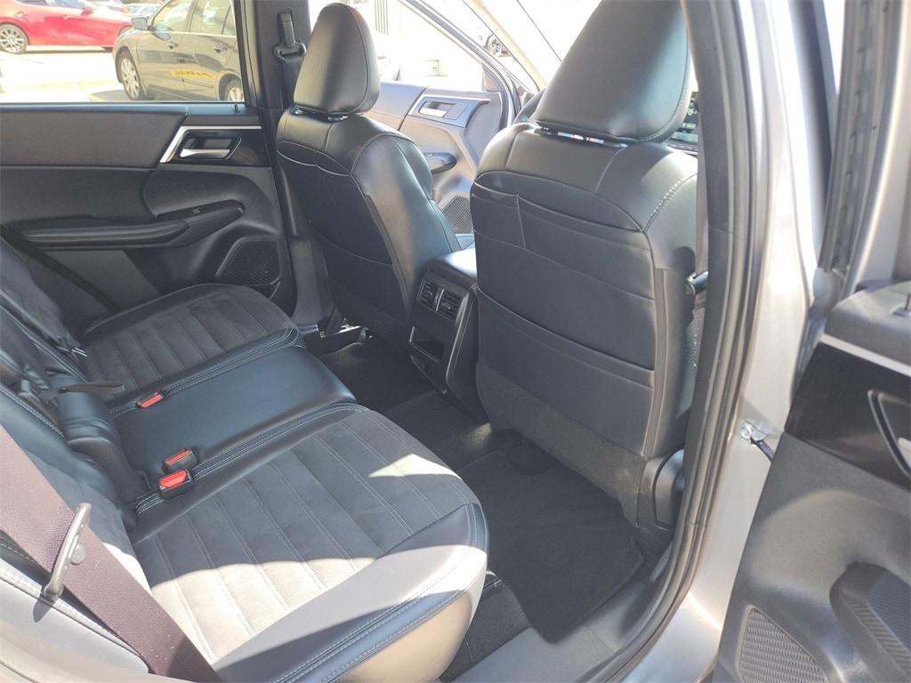 Thumbnail: 2024 Mitsubishi Outlander - 29