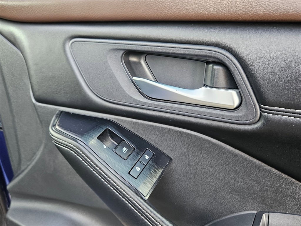 2023 Nissan Rogue SV 30