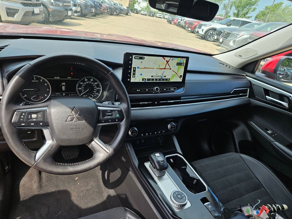 Thumbnail: 2025 Mitsubishi Outlander - 16