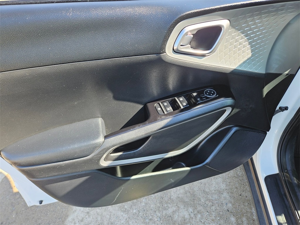 Thumbnail: 2023 Kia Soul - 14