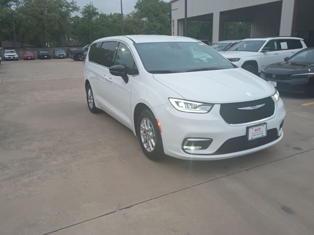 Thumbnail: 2025 Chrysler Pacifica - 6