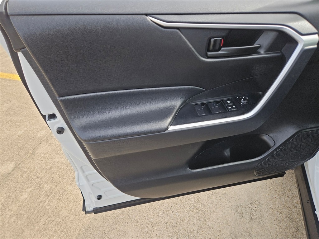 Thumbnail: 2025 Toyota RAV4 - 14