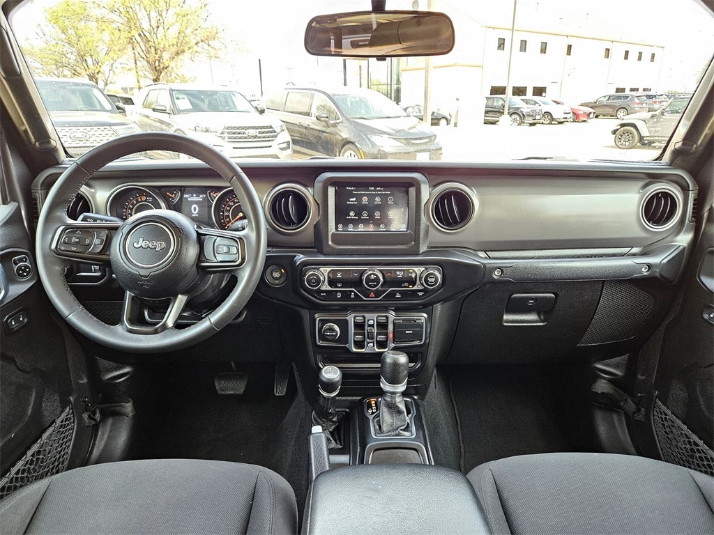 Thumbnail: 2023 Jeep Gladiator - 21