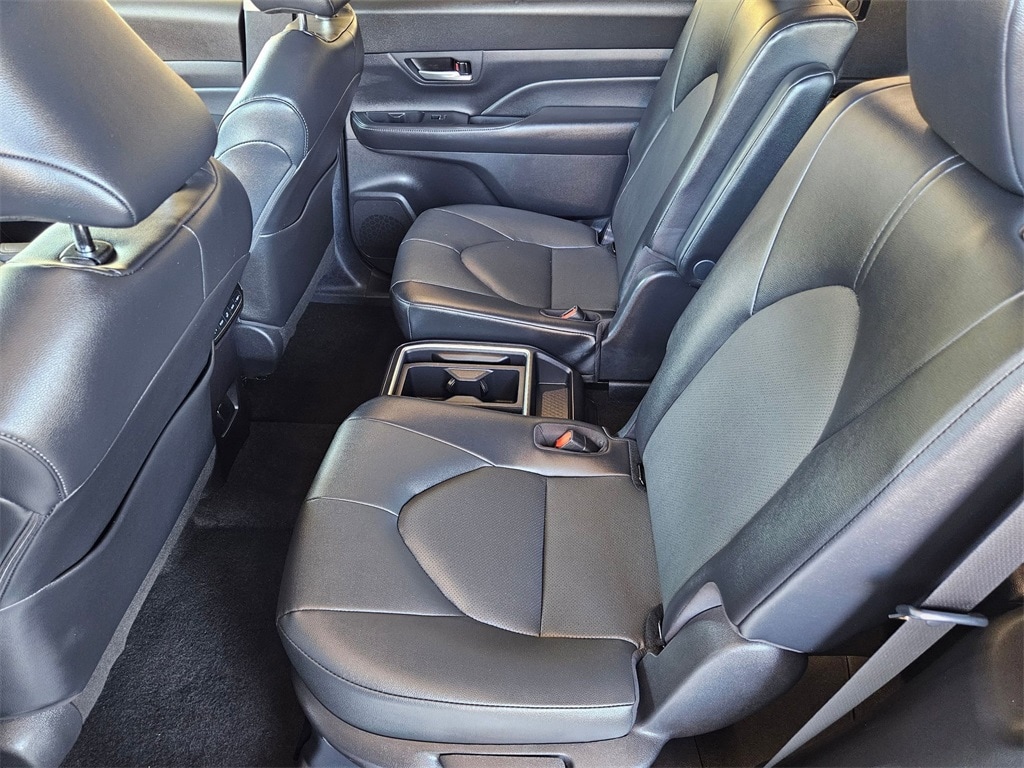 Thumbnail: 2025 Toyota Grand Highlander - 25