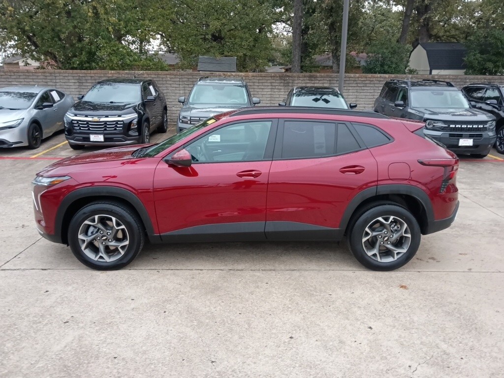 Thumbnail: 2025 Chevrolet Trax - 4