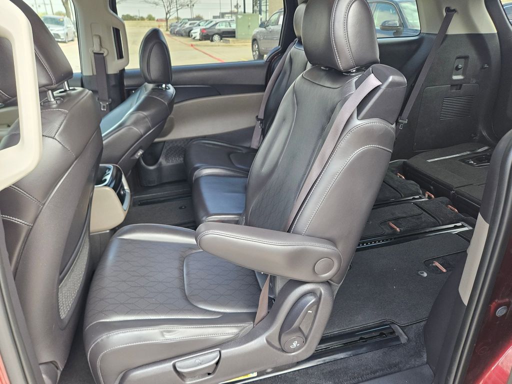 Thumbnail: 2025 Kia Carnival - 27