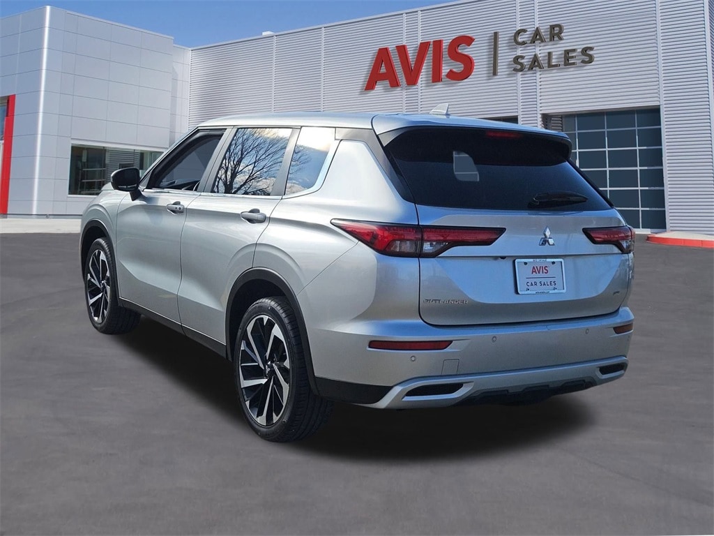 Thumbnail: 2024 Mitsubishi Outlander - 3