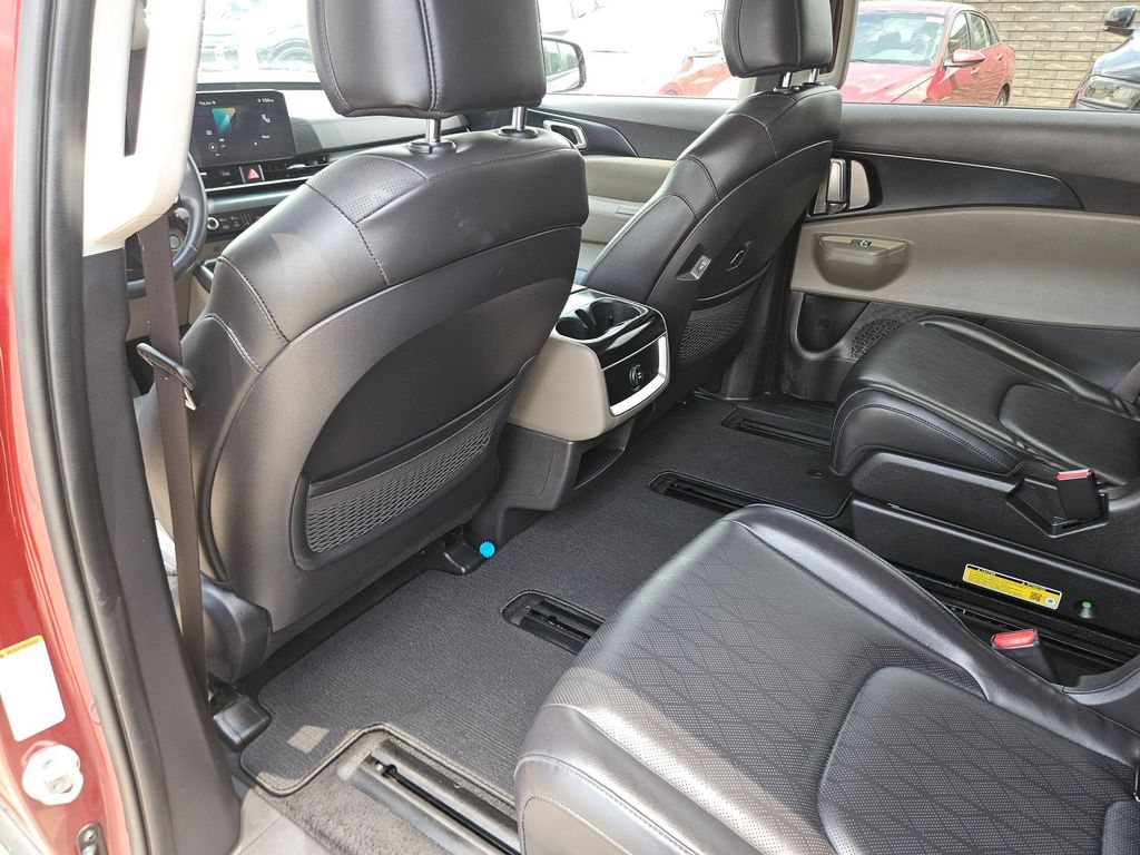Thumbnail: 2025 Kia Carnival - 29