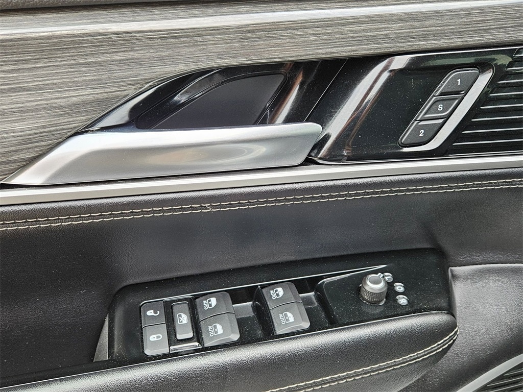 Thumbnail: 2022 Jeep Wagoneer - 13