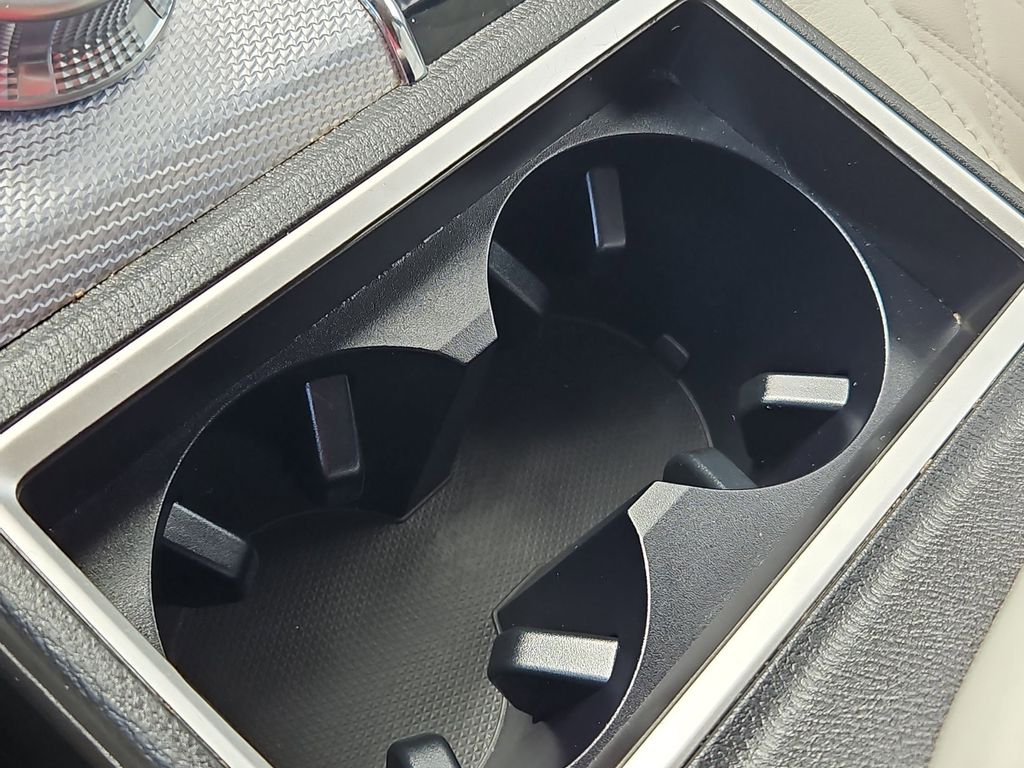 Thumbnail: 2024 Mitsubishi Outlander - 24