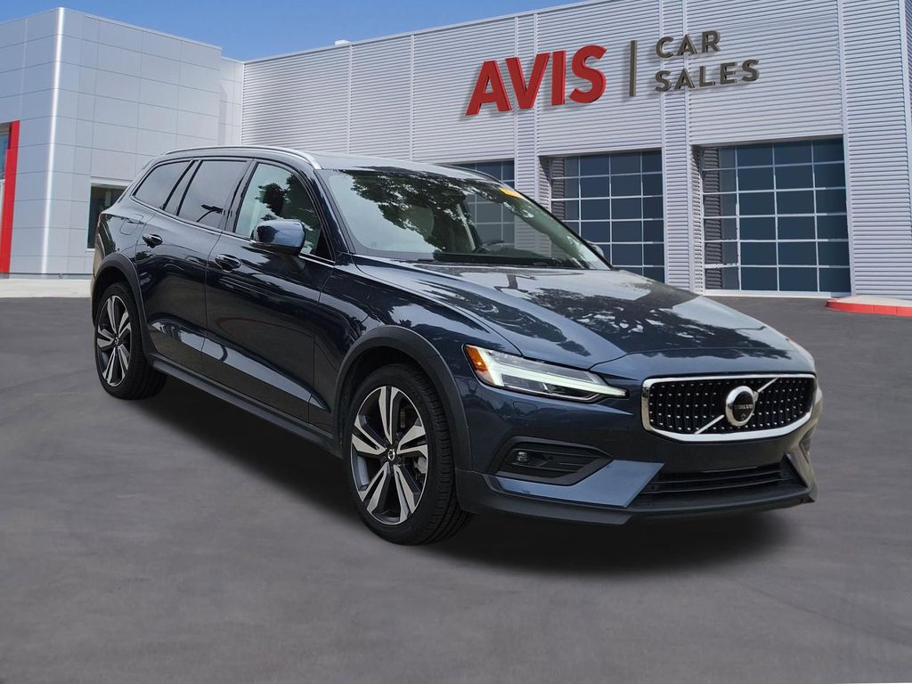 Thumbnail: 2025 Volvo S60 - 9