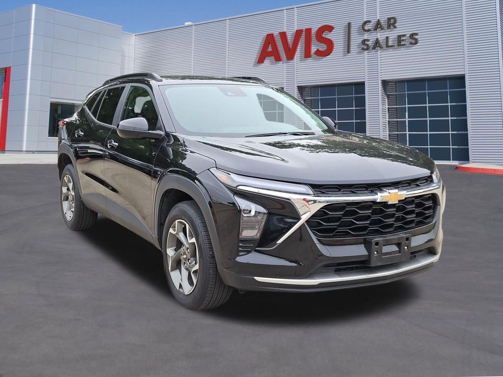 Thumbnail: 2025 Chevrolet Trax - 9