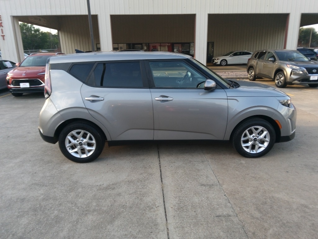 Thumbnail: 2023 Kia Soul - 4