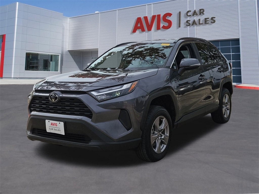 2025 Toyota RAV4 XLE's photo
