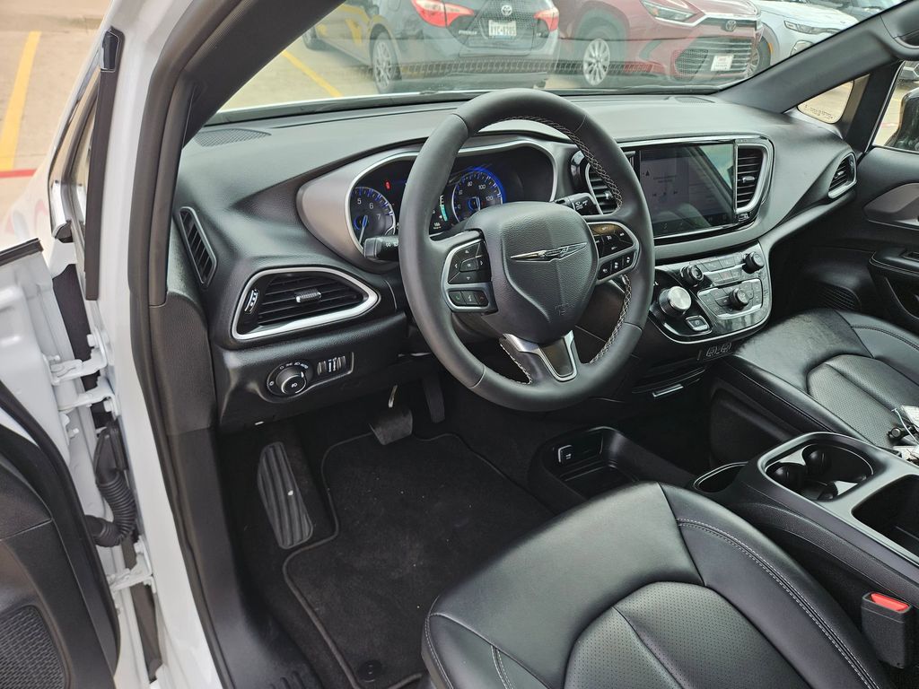 Thumbnail: 2025 Chrysler Pacifica - 13