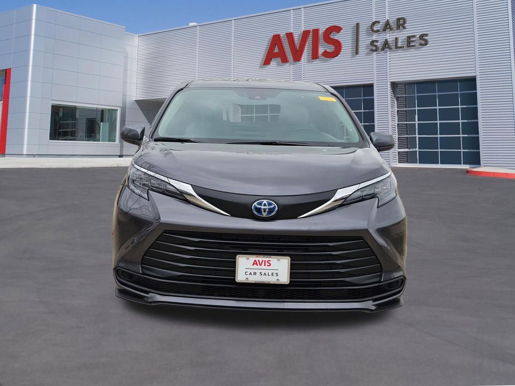 Thumbnail: 2025 Toyota Sienna - 10