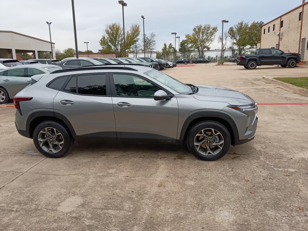 Thumbnail: 2025 Chevrolet Trax - 7