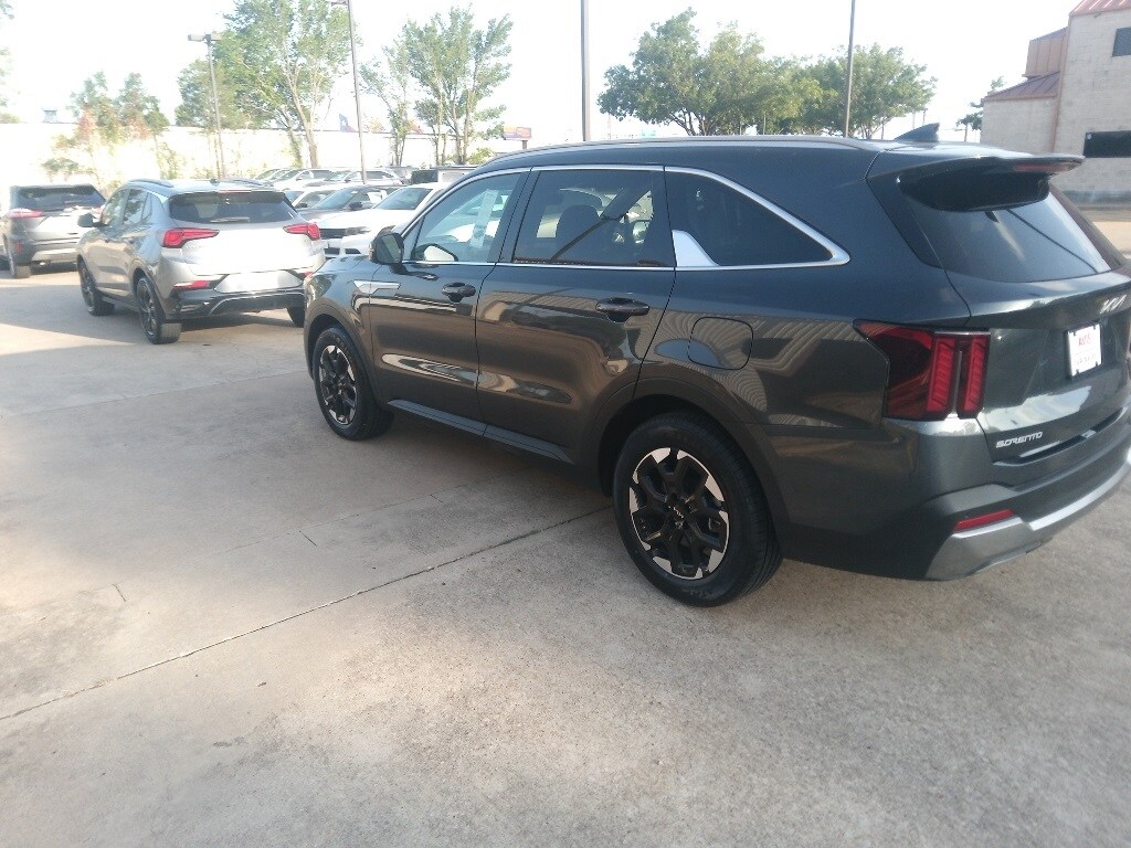 Thumbnail: 2024 Kia Sorento - 4