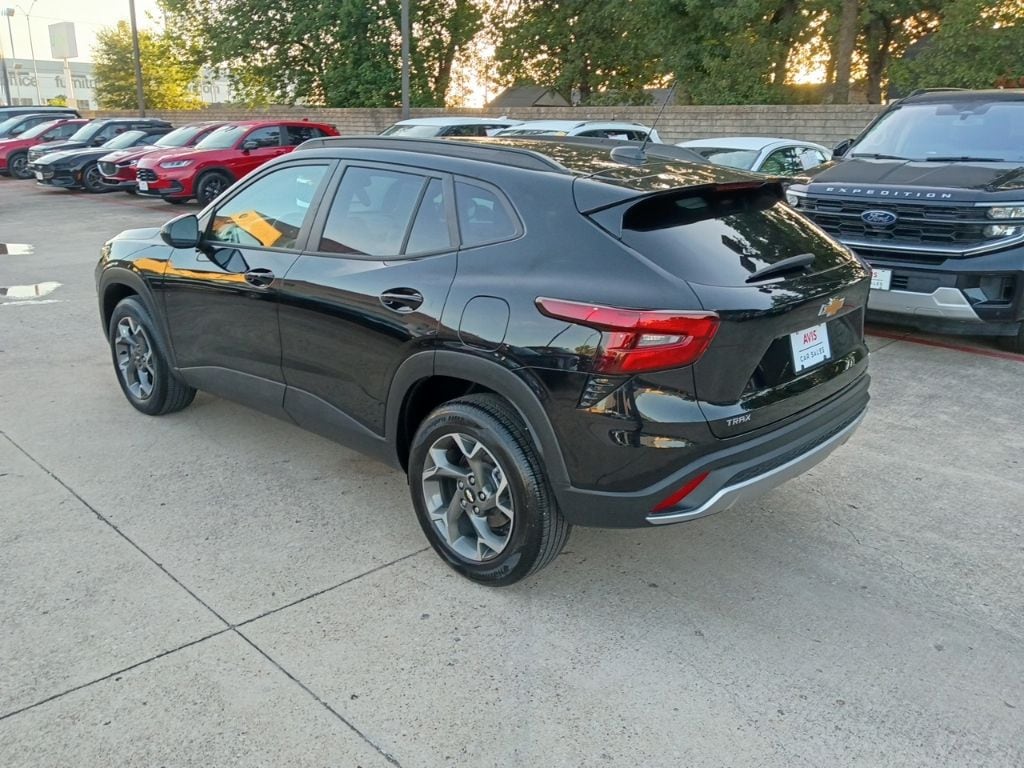 Thumbnail: 2025 Chevrolet Trax - 8