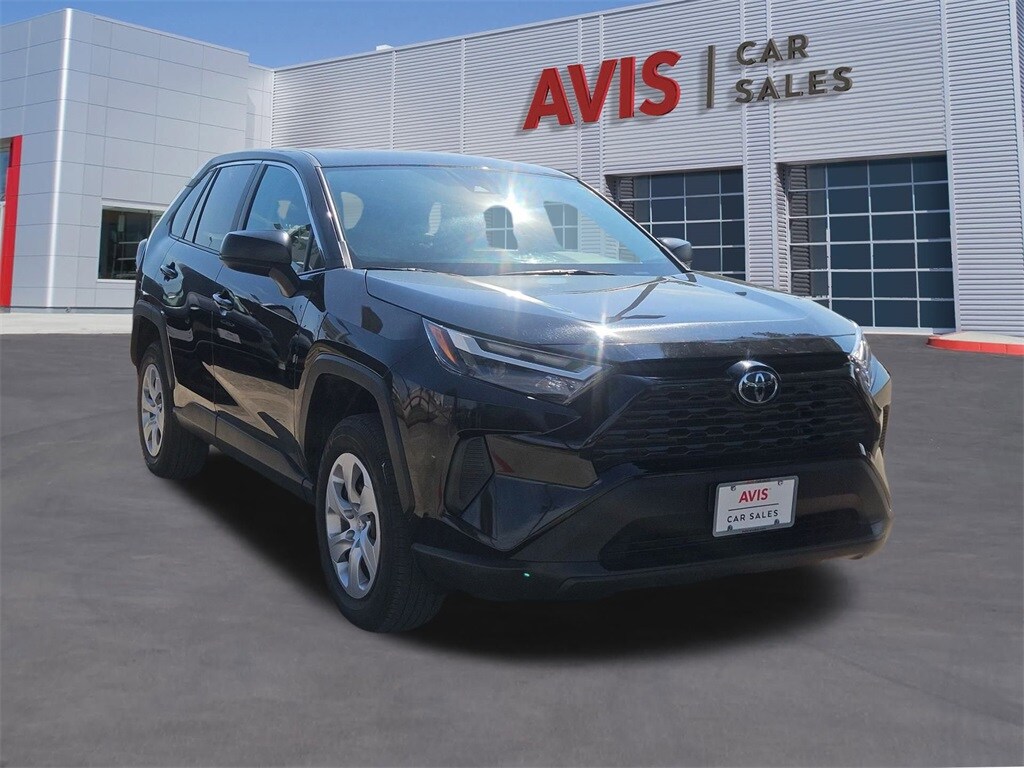 2025 Toyota RAV4 LE photo 3