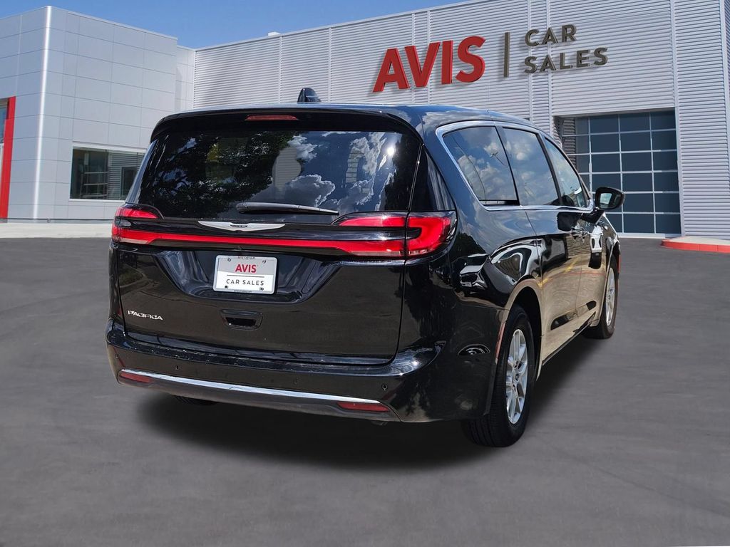 Thumbnail: 2025 Chrysler Pacifica - 6