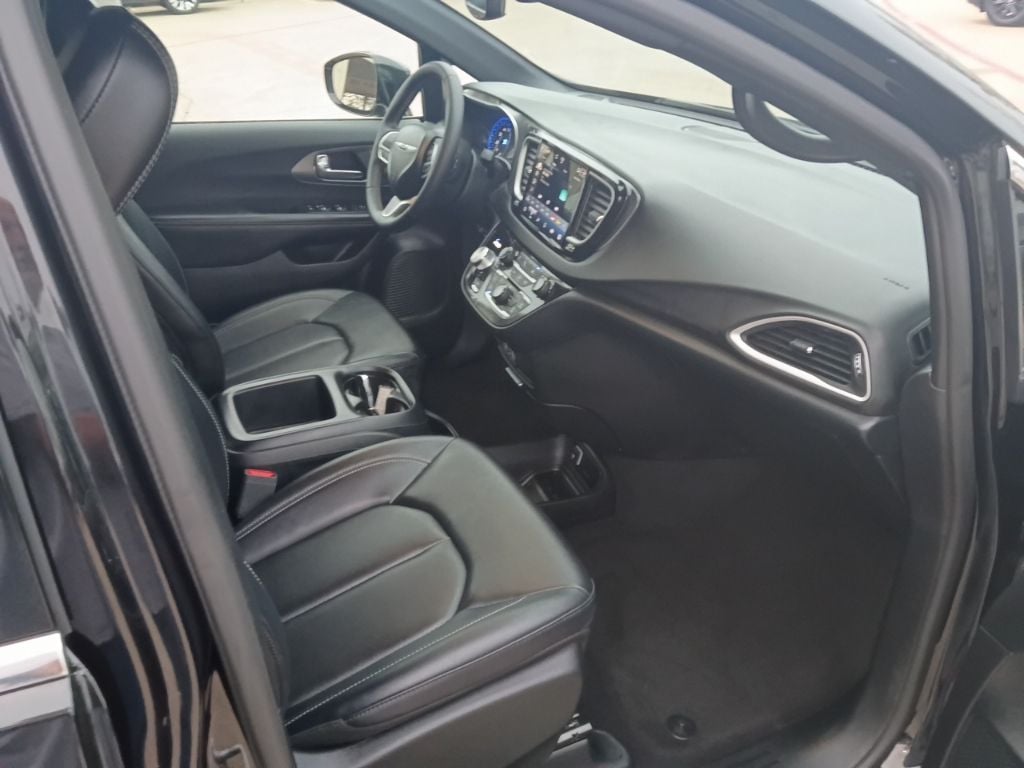 Thumbnail: 2025 Chrysler Pacifica - 7