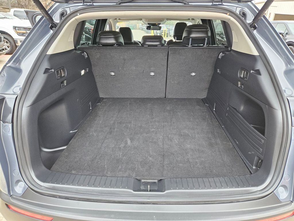 Thumbnail: 2025 Mazda CX-50 - 24