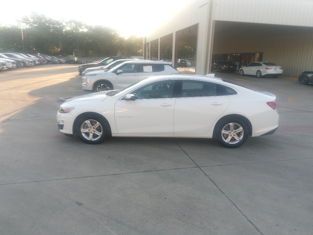 Thumbnail: 2024 Chevrolet Malibu - 4