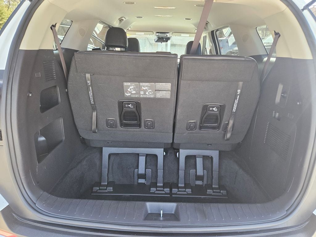 Thumbnail: 2025 Kia Carnival - 24