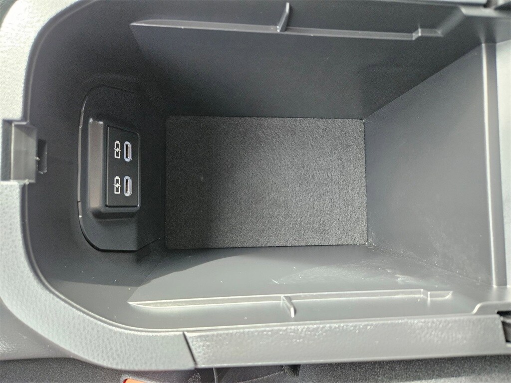 Thumbnail: 2025 Toyota RAV4 - 29