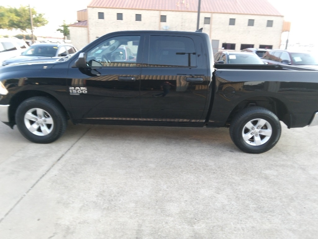 Thumbnail: 2023 RAM 1500 Classic - 3