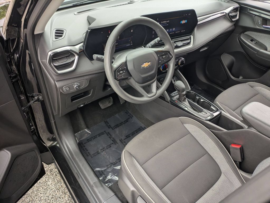 2025 Chevrolet Trailblazer LT - Photo 11