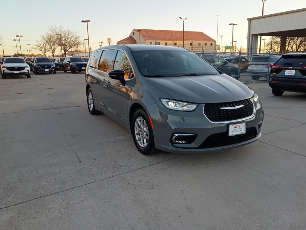 Thumbnail: 2025 Chrysler Pacifica - 6