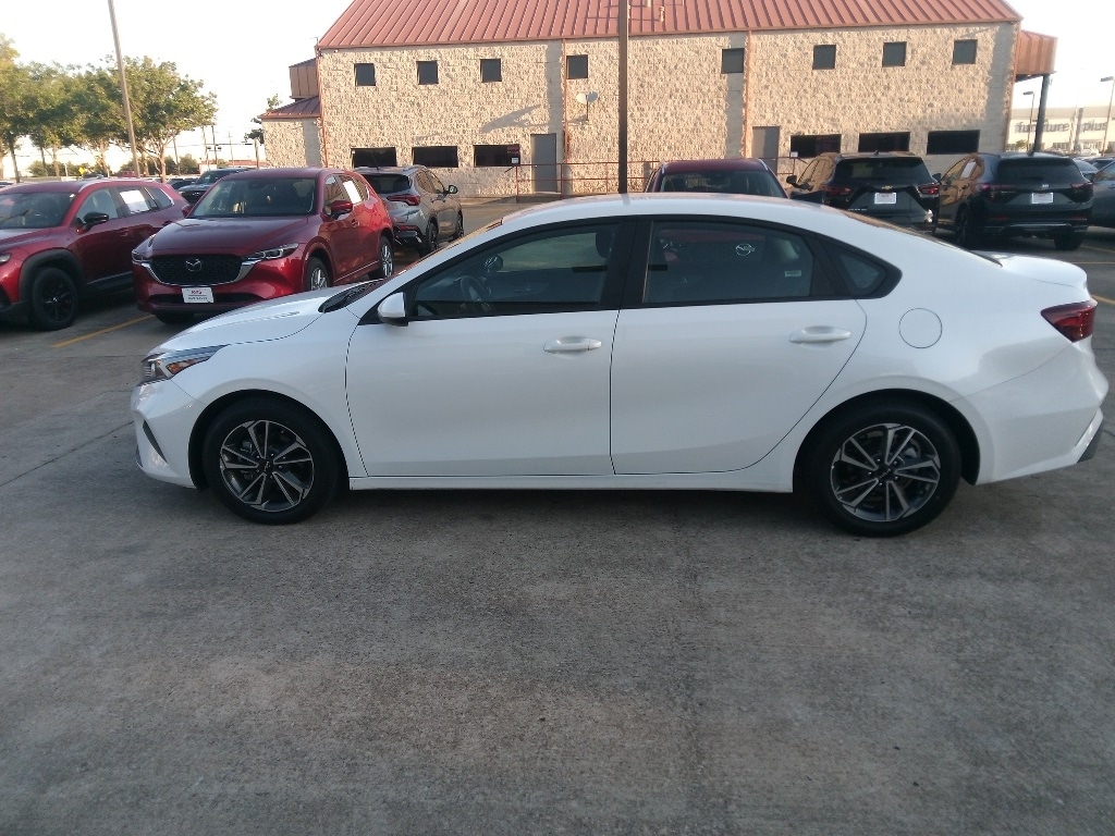 Thumbnail: 2024 Kia Forte - 8
