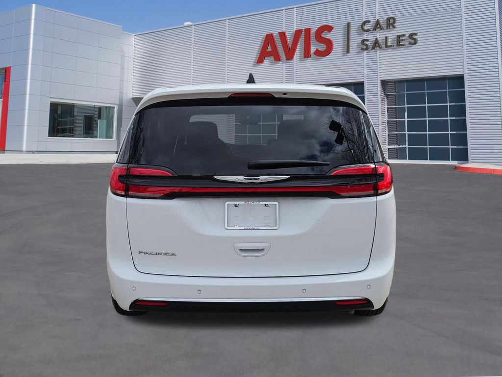 Thumbnail: 2025 Chrysler Pacifica - 5