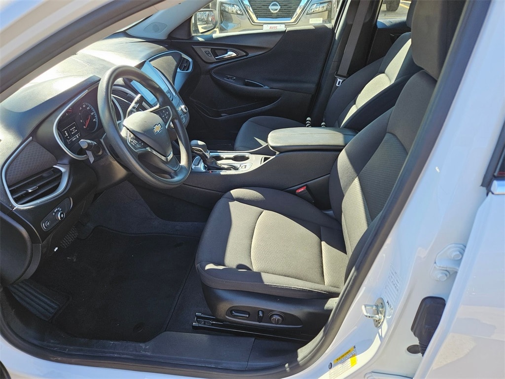 Thumbnail: 2023 Chevrolet Malibu - 11