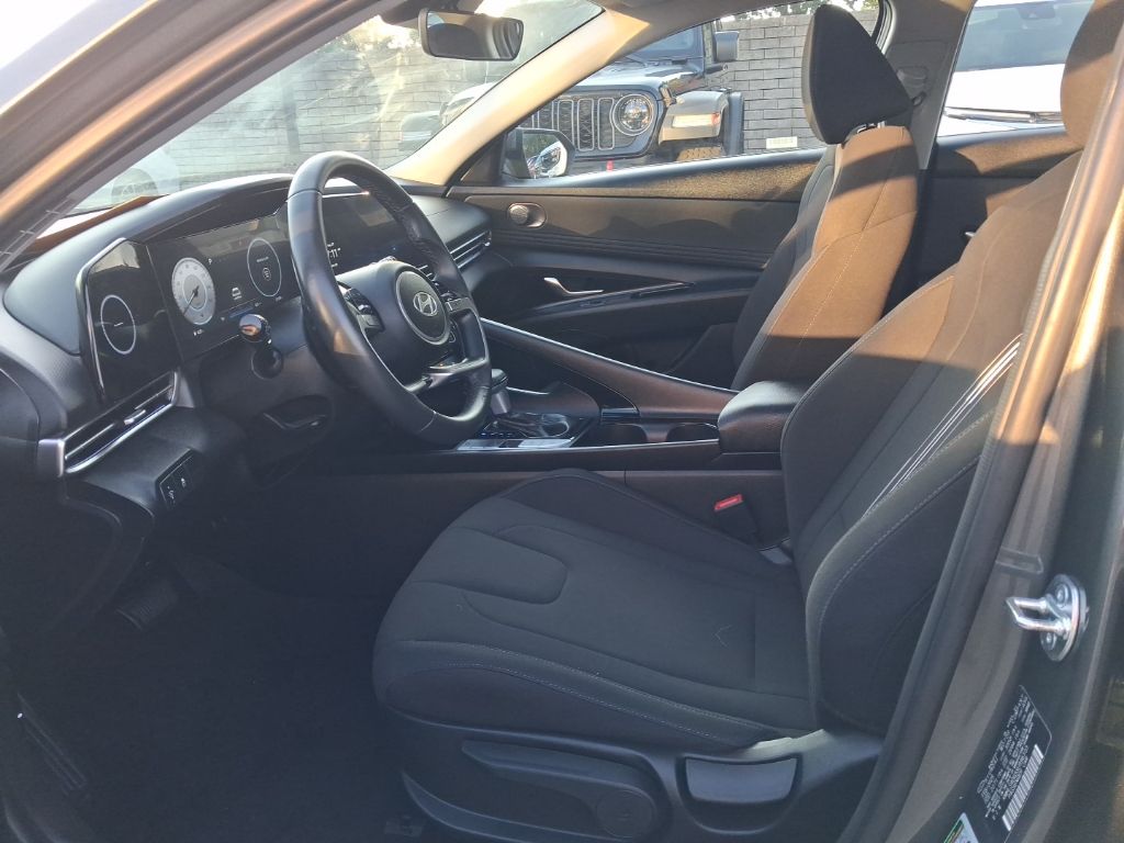 Thumbnail: 2025 Hyundai Elantra - 4