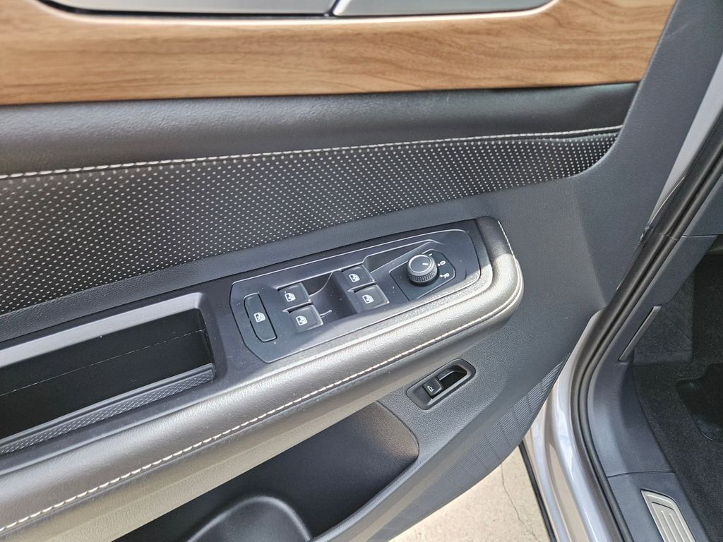 Thumbnail: 2025 Volkswagen Atlas - 15