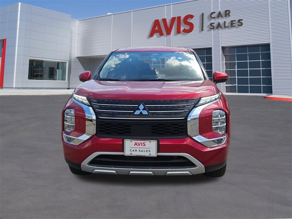 2024 Mitsubishi Outlander SE photo 2