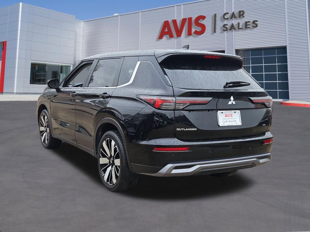 Thumbnail: 2025 Mitsubishi Outlander - 3