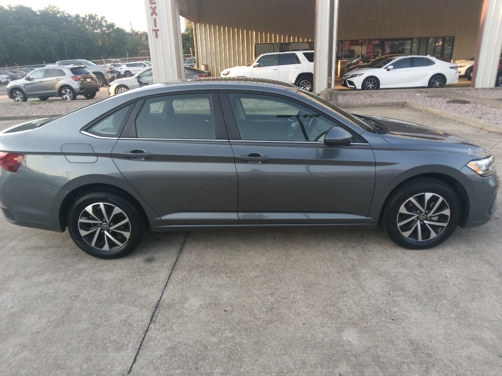 Thumbnail: 2024 Volkswagen Jetta - 4