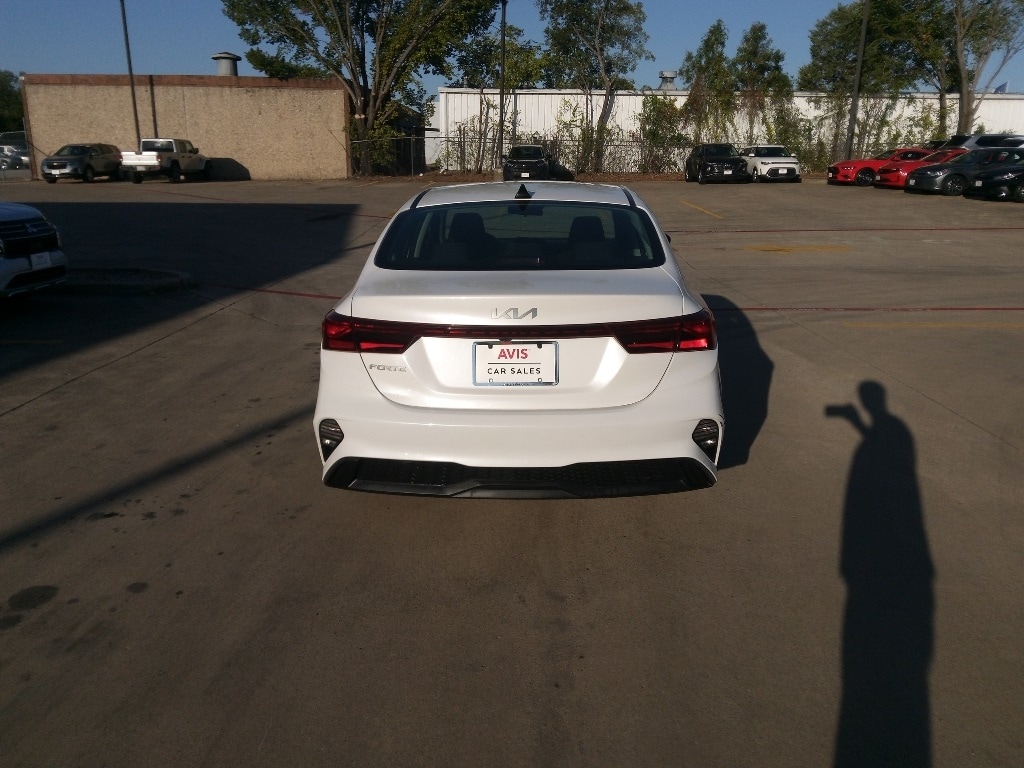 Thumbnail: 2024 Kia Forte - 10