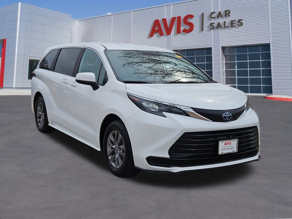 Thumbnail: 2025 Toyota Sienna - 9